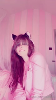 BELLE DELPHINE PORN: CHANGING HER PANTIES